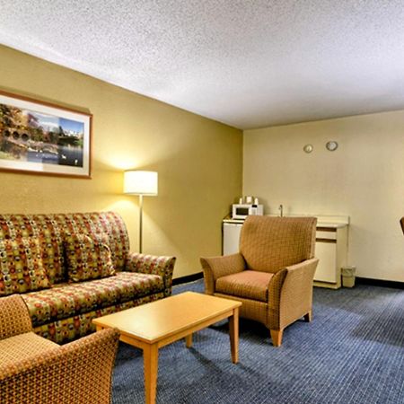 Katahdin Inn & Suites 밀리노켓 외부 사진