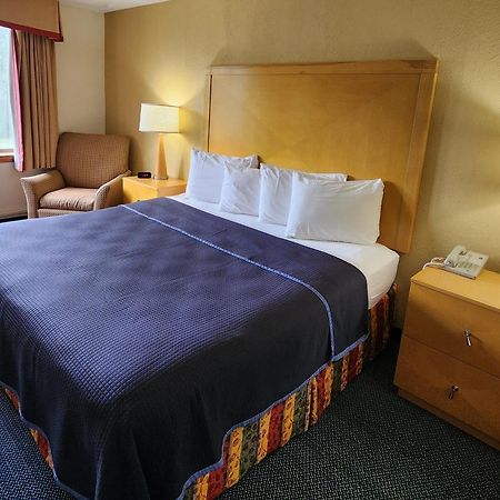 Katahdin Inn & Suites 밀리노켓 외부 사진
