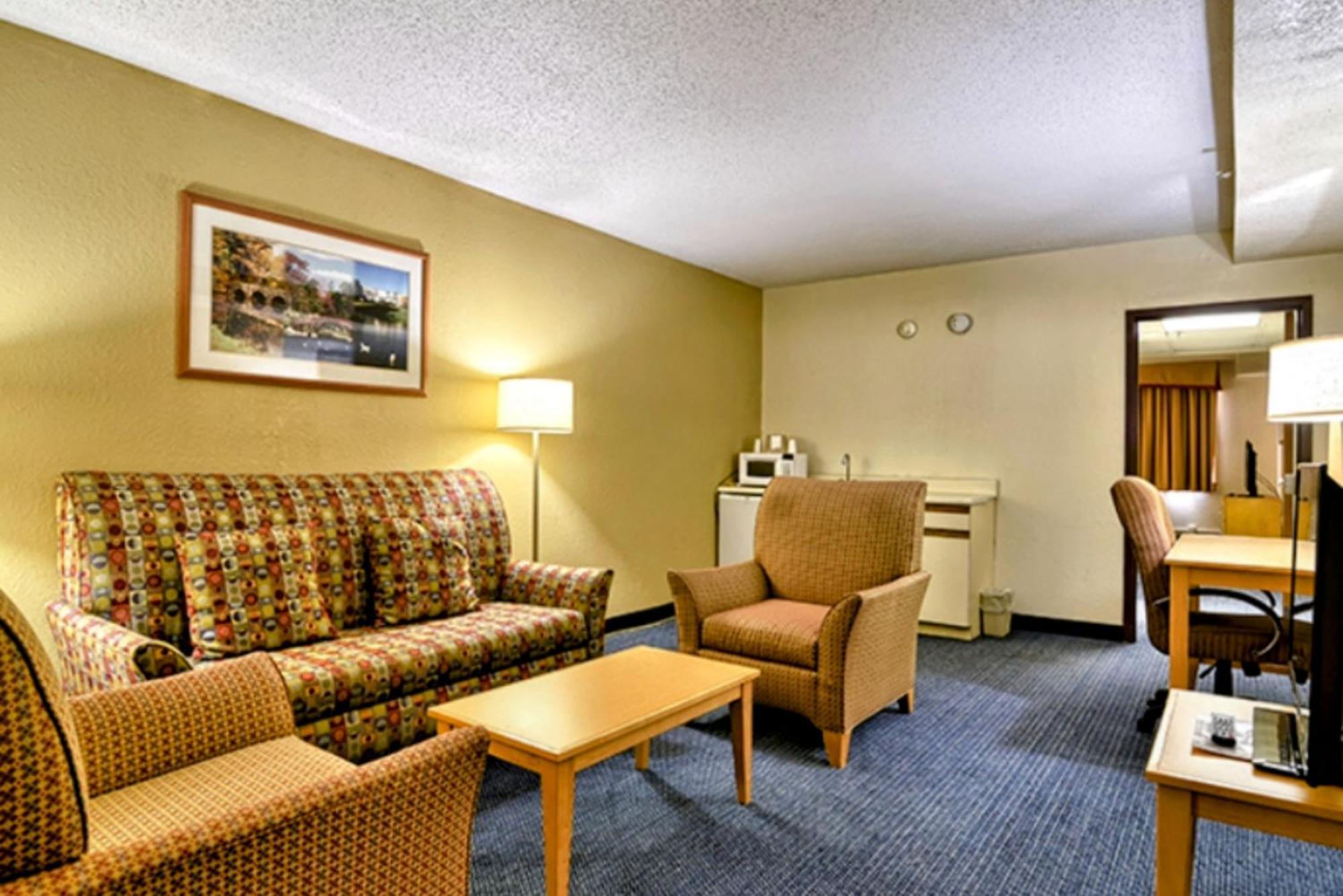 Katahdin Inn & Suites 밀리노켓 외부 사진
