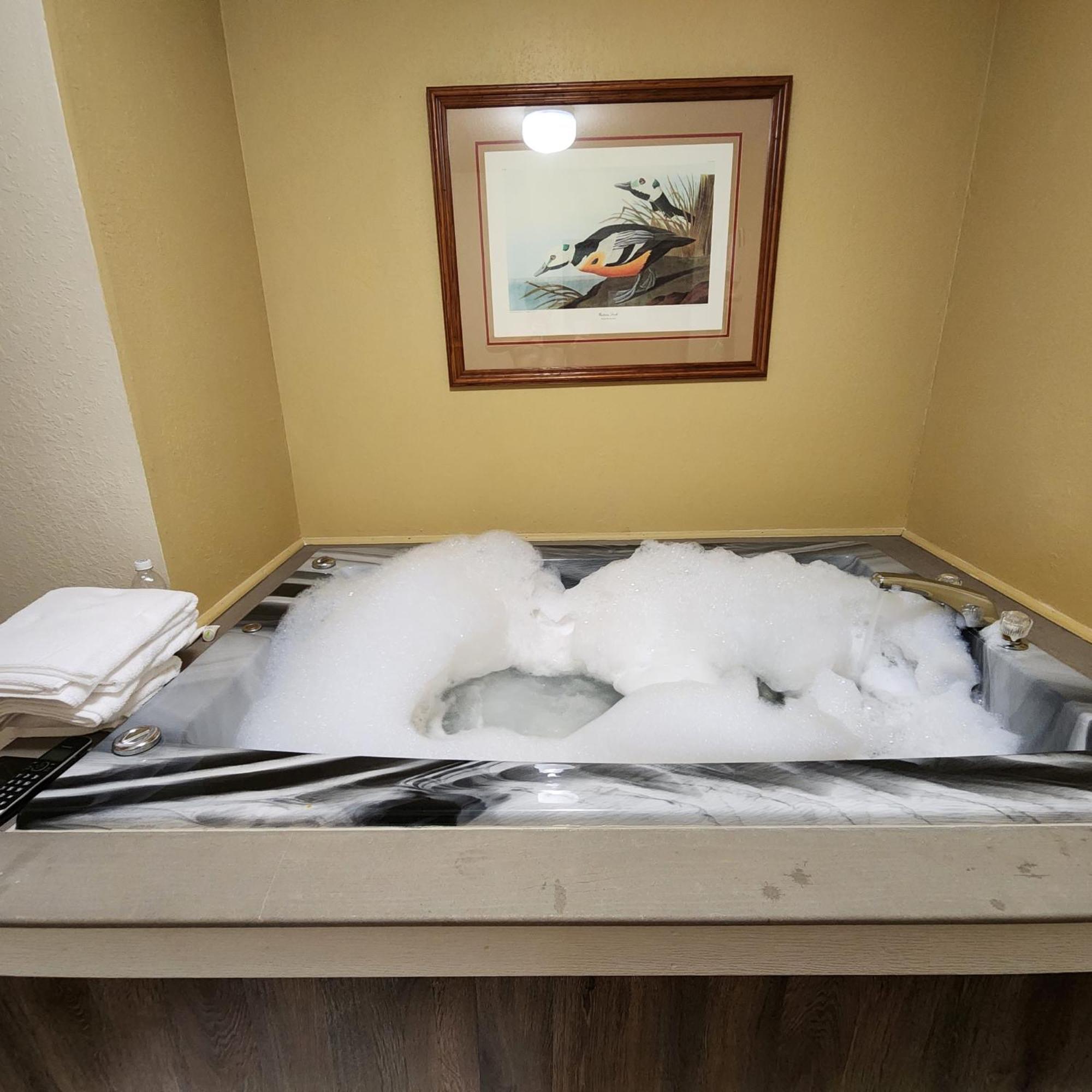 Katahdin Inn & Suites 밀리노켓 외부 사진