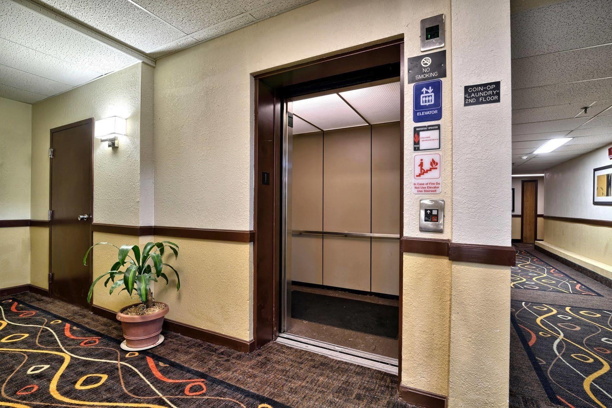 Katahdin Inn & Suites 밀리노켓 외부 사진