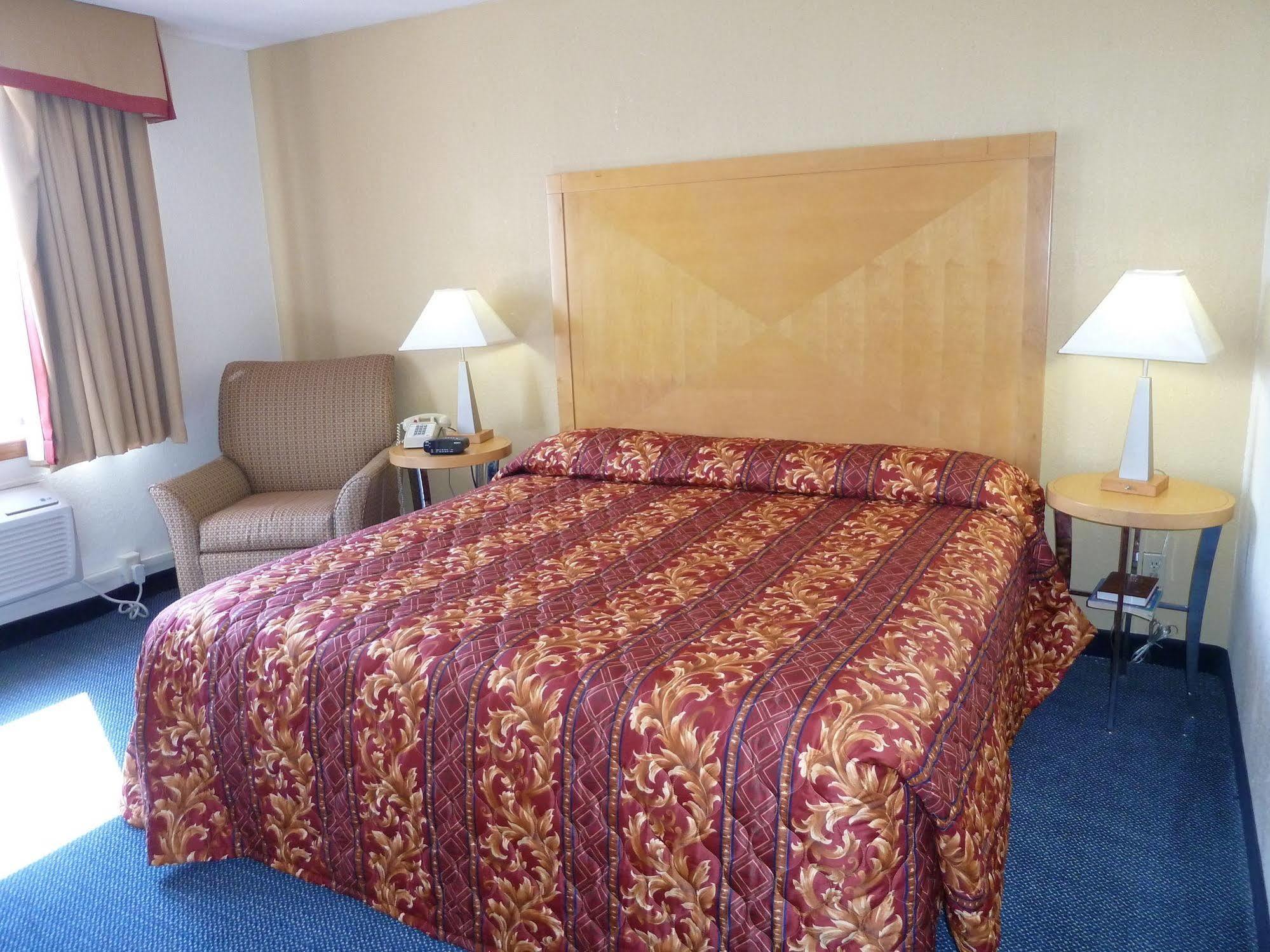 Katahdin Inn & Suites 밀리노켓 외부 사진