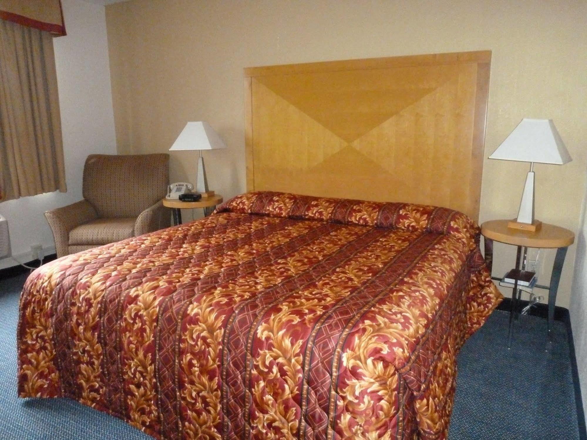 Katahdin Inn & Suites 밀리노켓 외부 사진