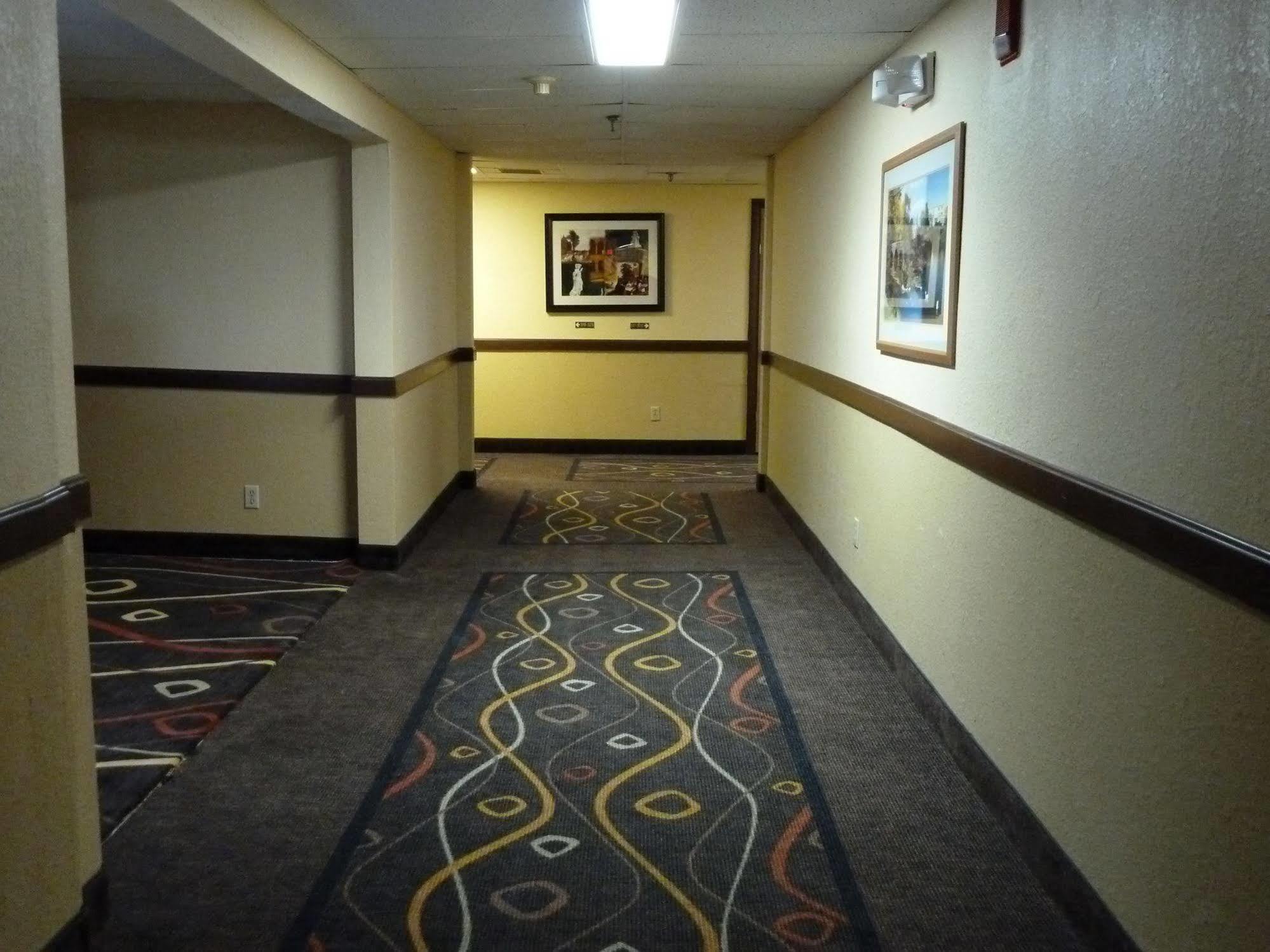 Katahdin Inn & Suites 밀리노켓 외부 사진